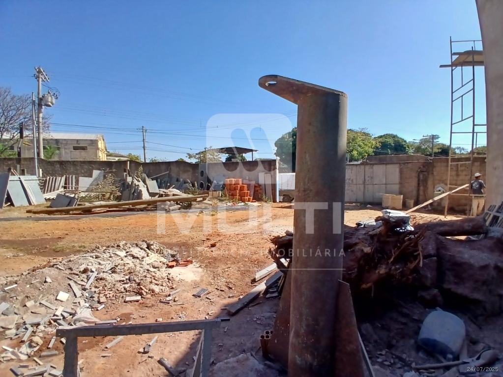 Terreno à venda com 1 quarto, 375m² - Foto 9