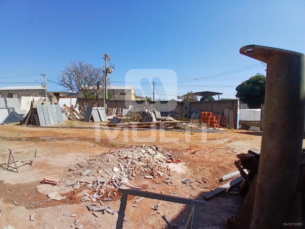 Terreno à venda com 1 quarto, 375m² - Foto 10