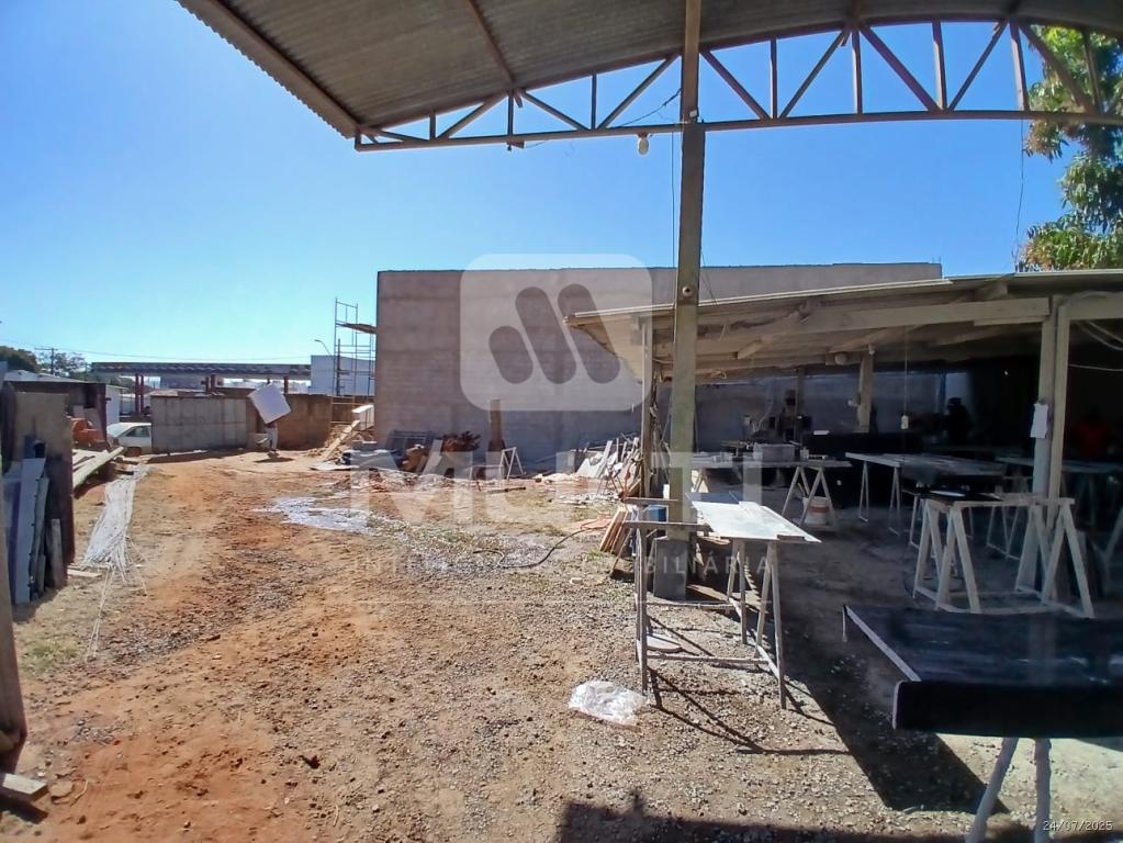 Terreno à venda com 1 quarto, 375m² - Foto 12