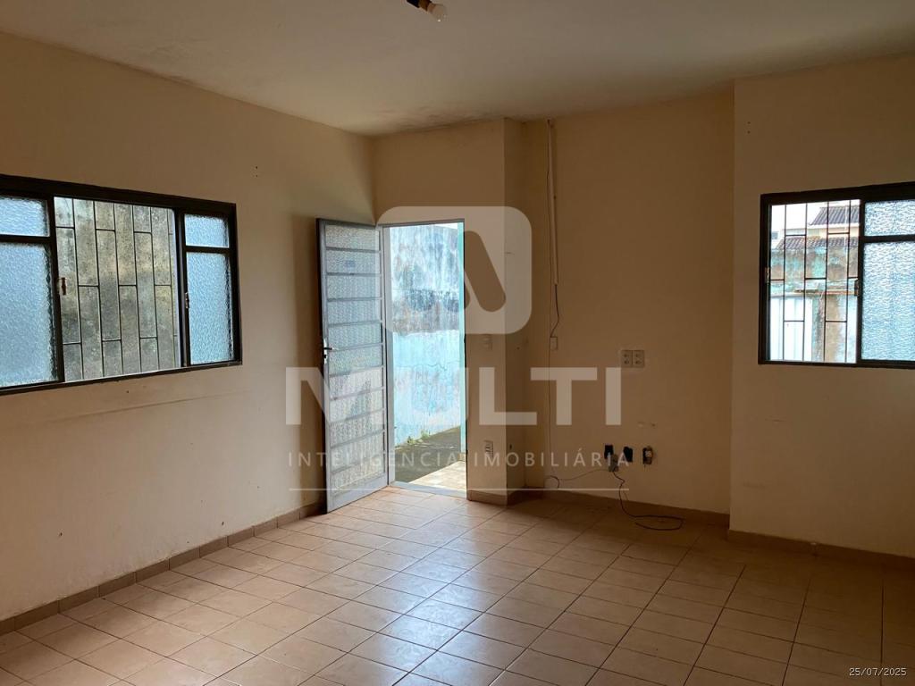 Casa à venda com 3 quartos, 137m² - Foto 1