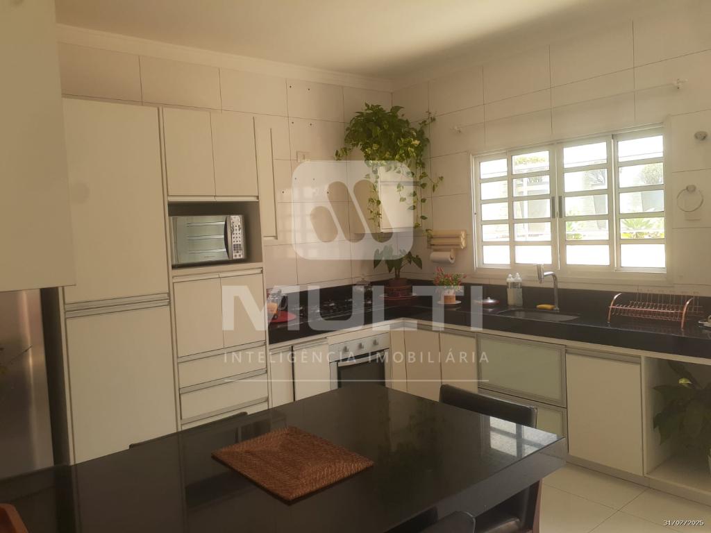 Casa, 3 quartos, 250 m² - Foto 32