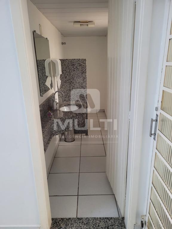 Prédio Inteiro à venda com 1 quarto, 196m² - Foto 2
