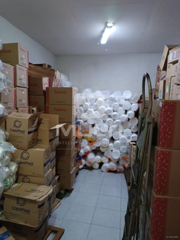 Prédio Inteiro à venda com 1 quarto, 196m² - Foto 4