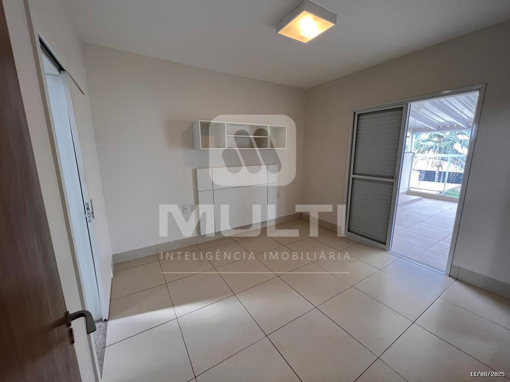Casa à venda com 3 quartos, 307m² - Foto 1