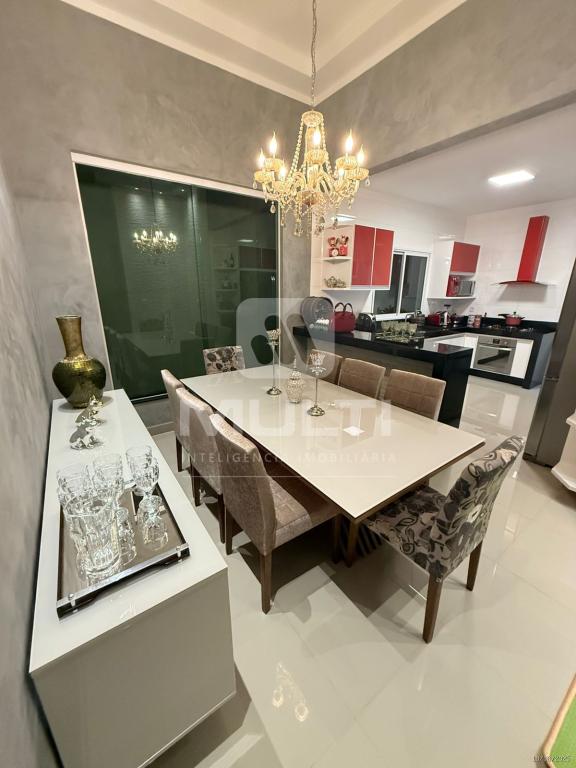 Casa, 3 quartos, 195 m² - Foto 2