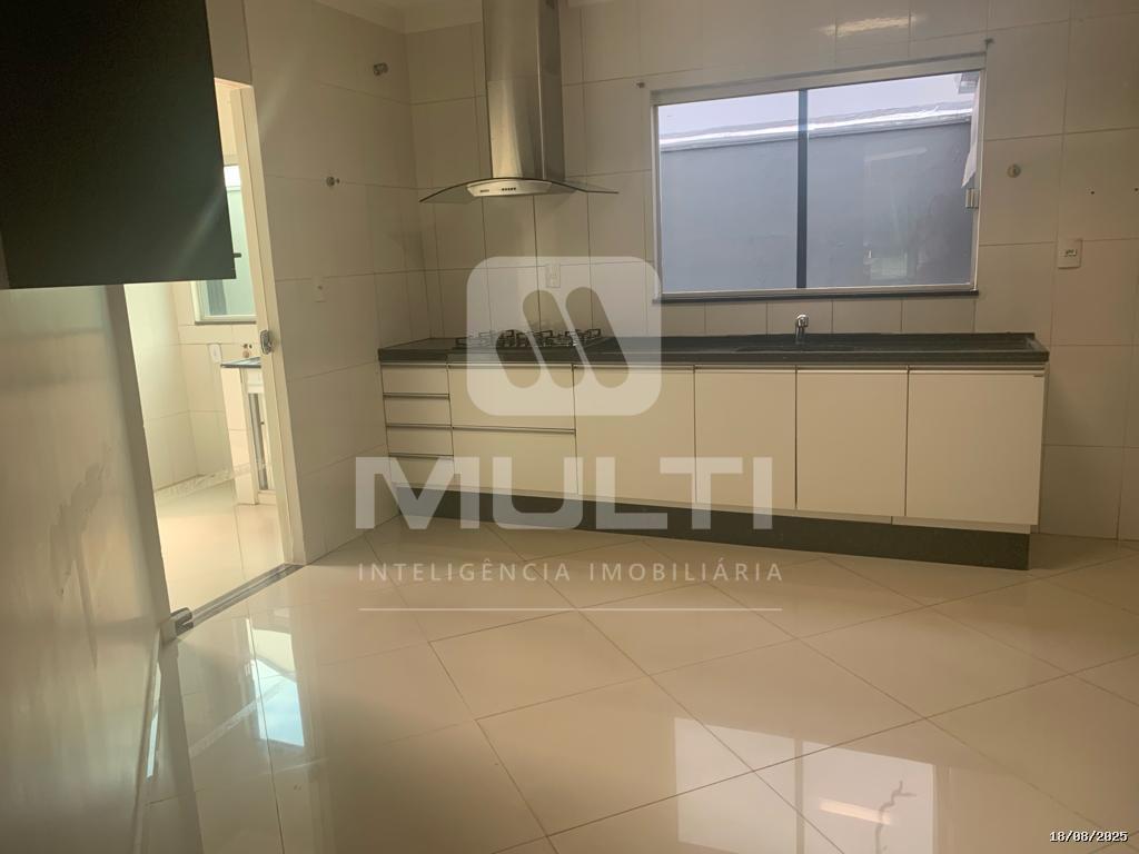 Casa de Condomínio à venda com 3 quartos, 130m² - Foto 2