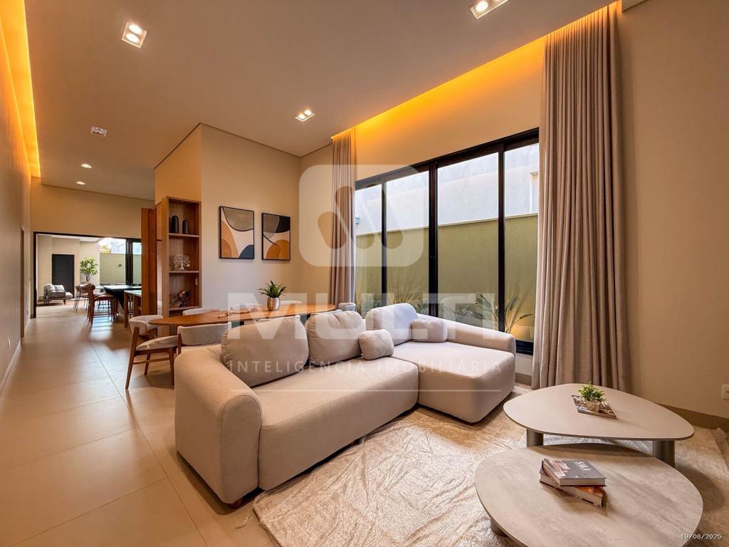 Casa de Condomínio à venda com 4 quartos, 215m² - Foto 1