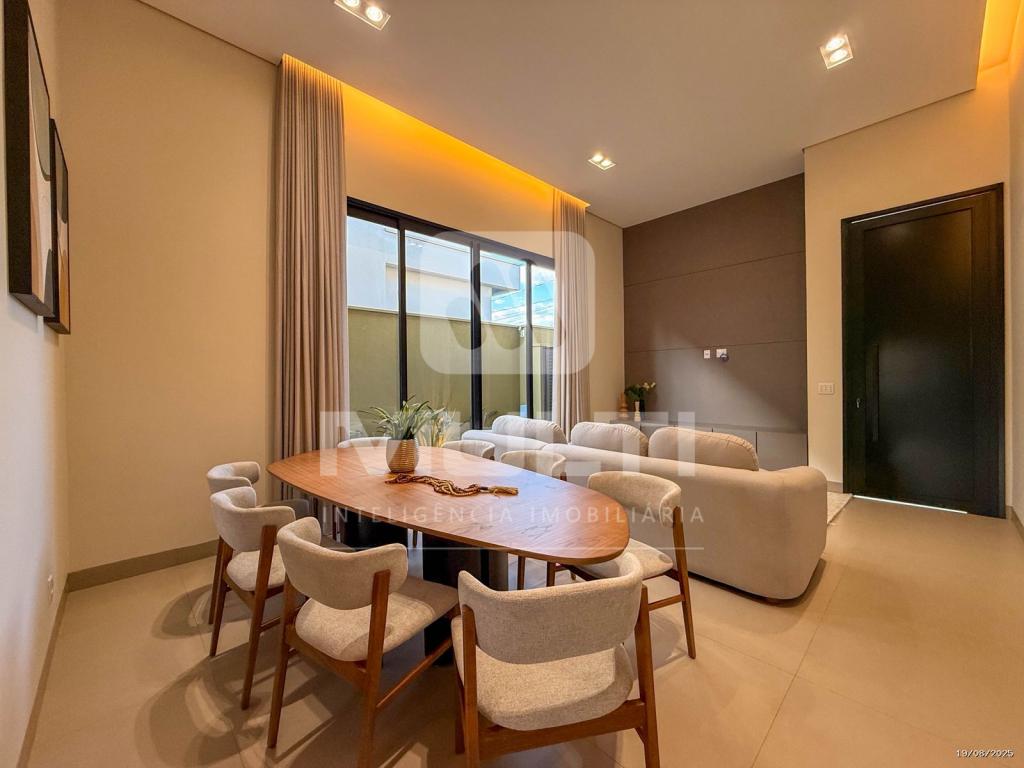 Casa de Condomínio à venda com 4 quartos, 215m² - Foto 2