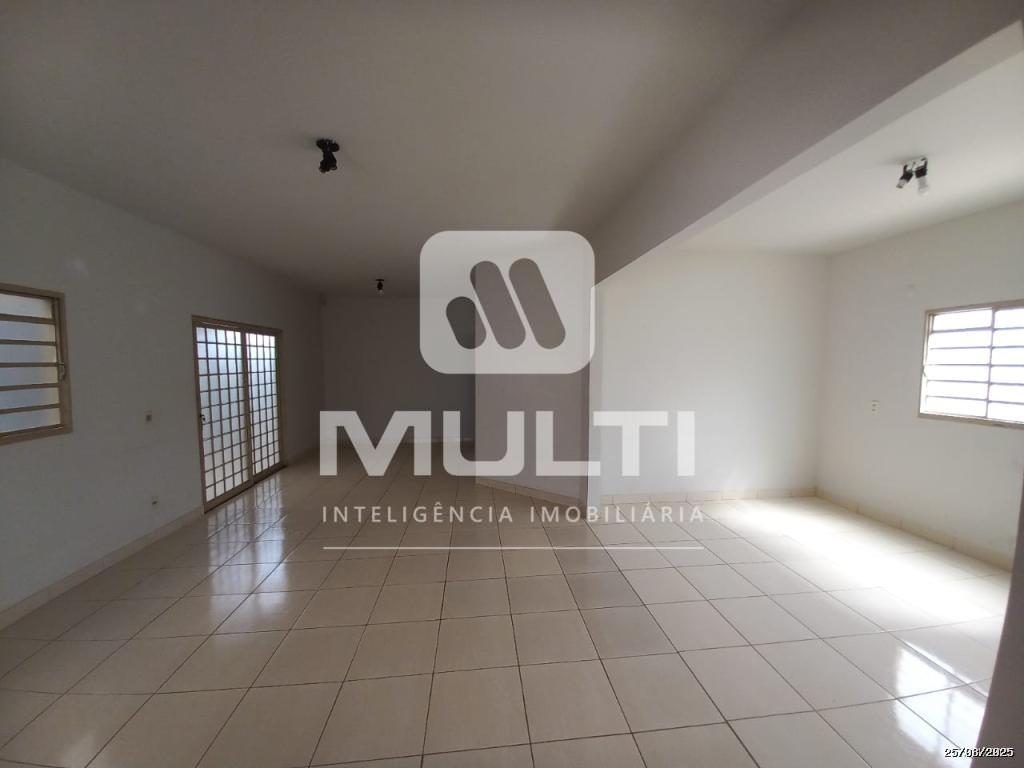 Casa à venda com 3 quartos, 215m² - Foto 3