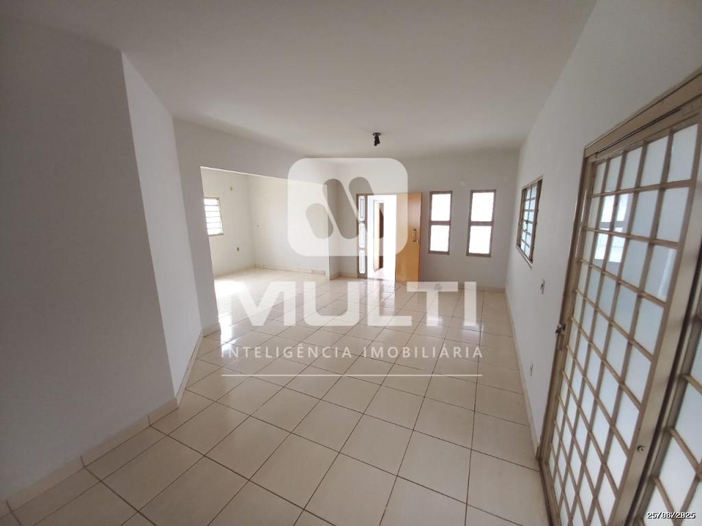 Casa à venda com 3 quartos, 215m² - Foto 4