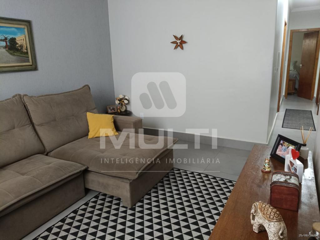 Casa à venda com 3 quartos, 120m² - Foto 1
