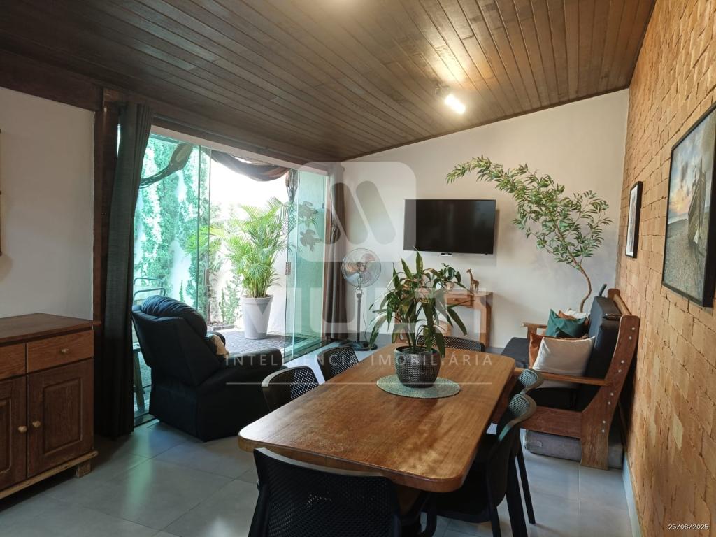Casa à venda com 3 quartos, 120m² - Foto 2