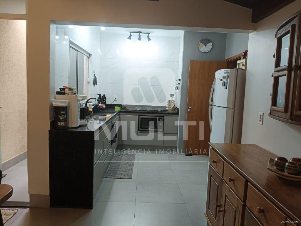 Casa à venda com 3 quartos, 120m² - Foto 4