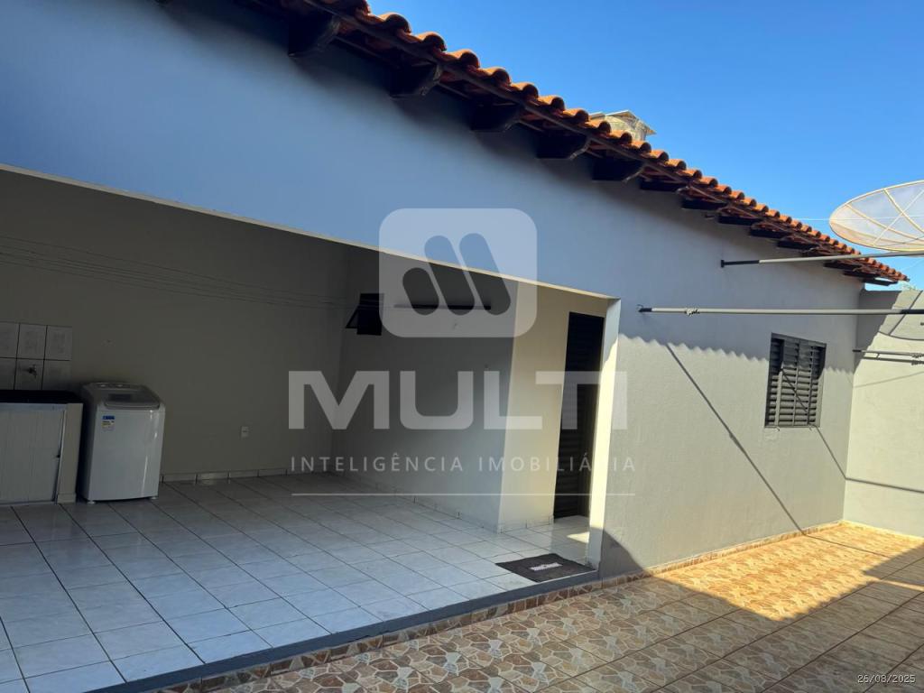 Casa à venda com 5 quartos, 230m² - Foto 2