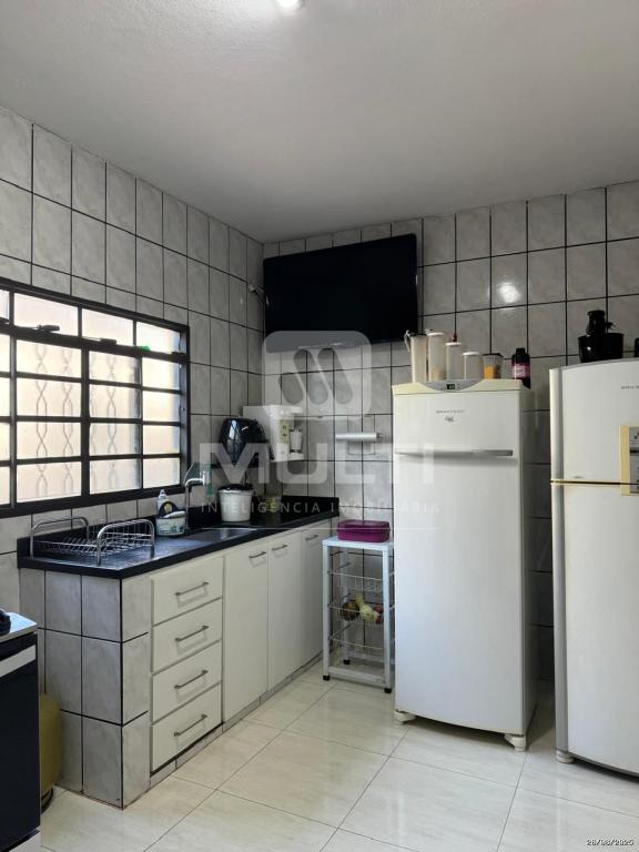 Casa à venda com 5 quartos, 230m² - Foto 4