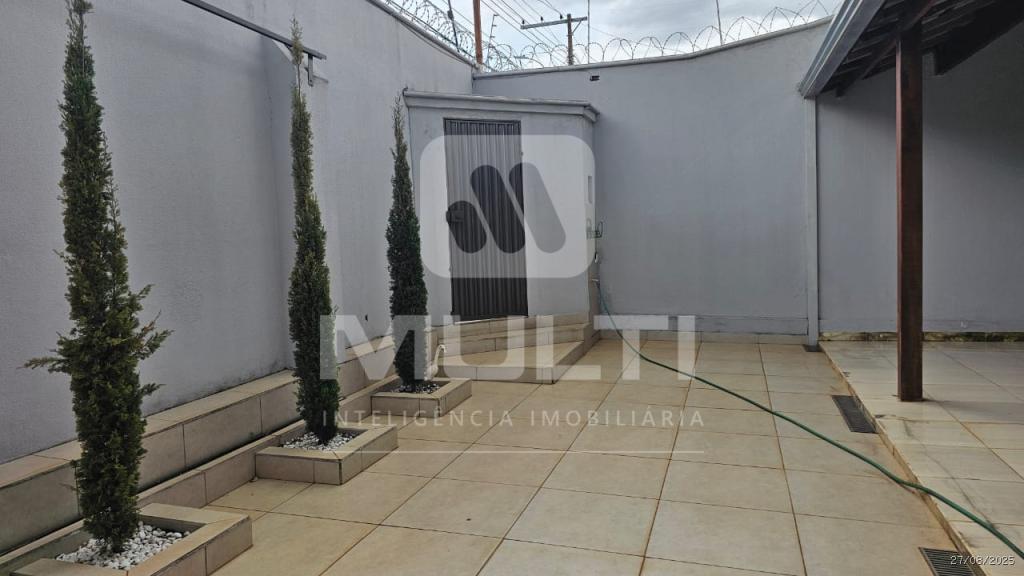 Casa à venda com 3 quartos, 286m² - Foto 4