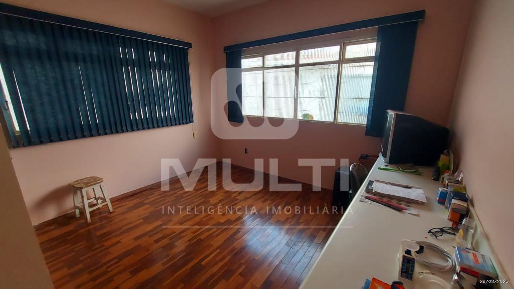 Casa, 3 quartos, 192 m² - Foto 2