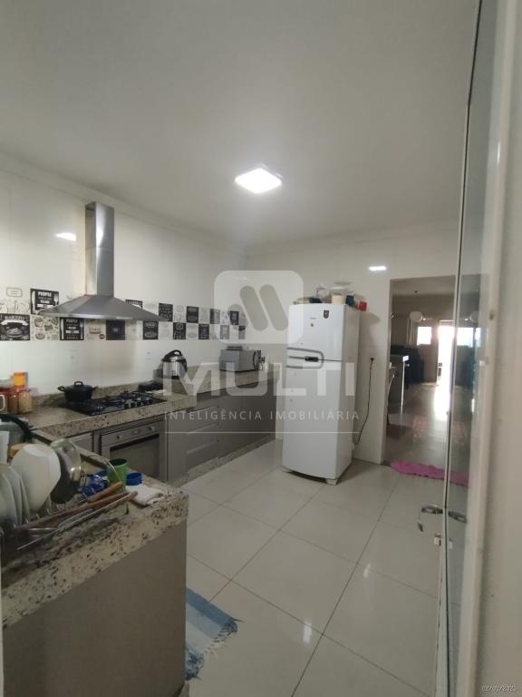 Casa, 3 quartos, 250 m² - Foto 35