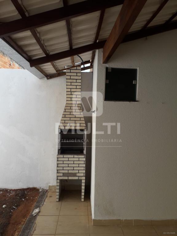 Casa à venda com 2 quartos, 70m² - Foto 1