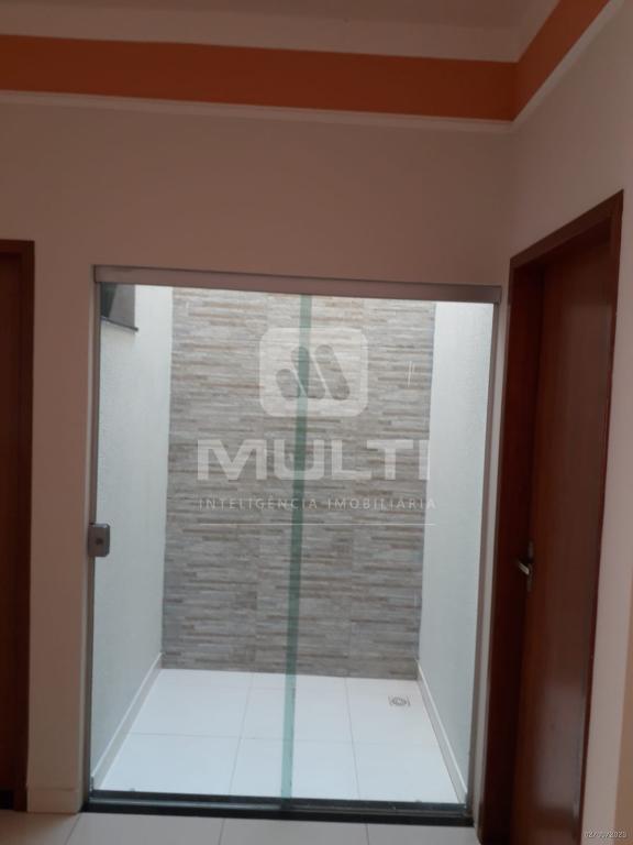 Casa à venda com 2 quartos, 70m² - Foto 2