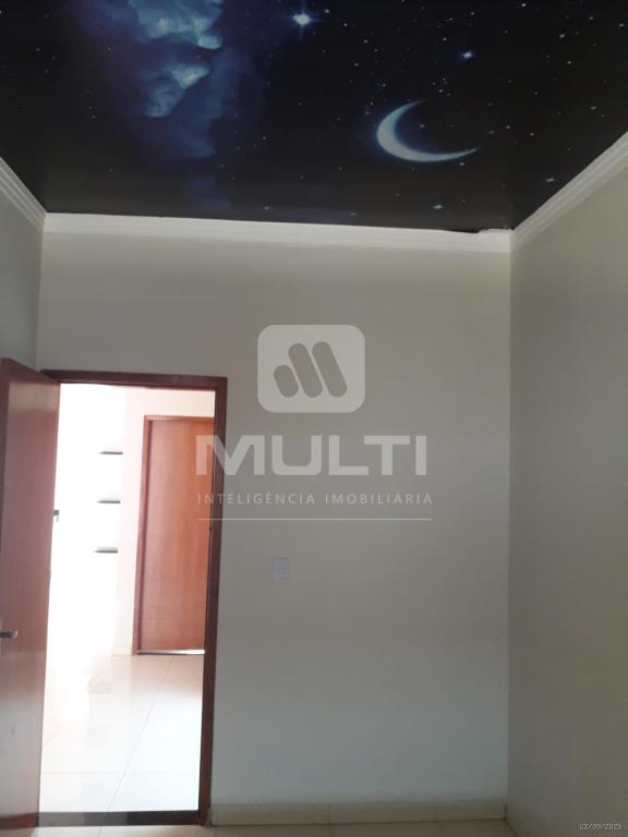 Casa à venda com 2 quartos, 70m² - Foto 3
