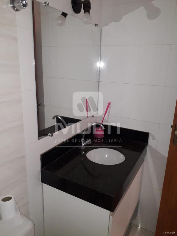 Casa à venda com 2 quartos, 70m² - Foto 8
