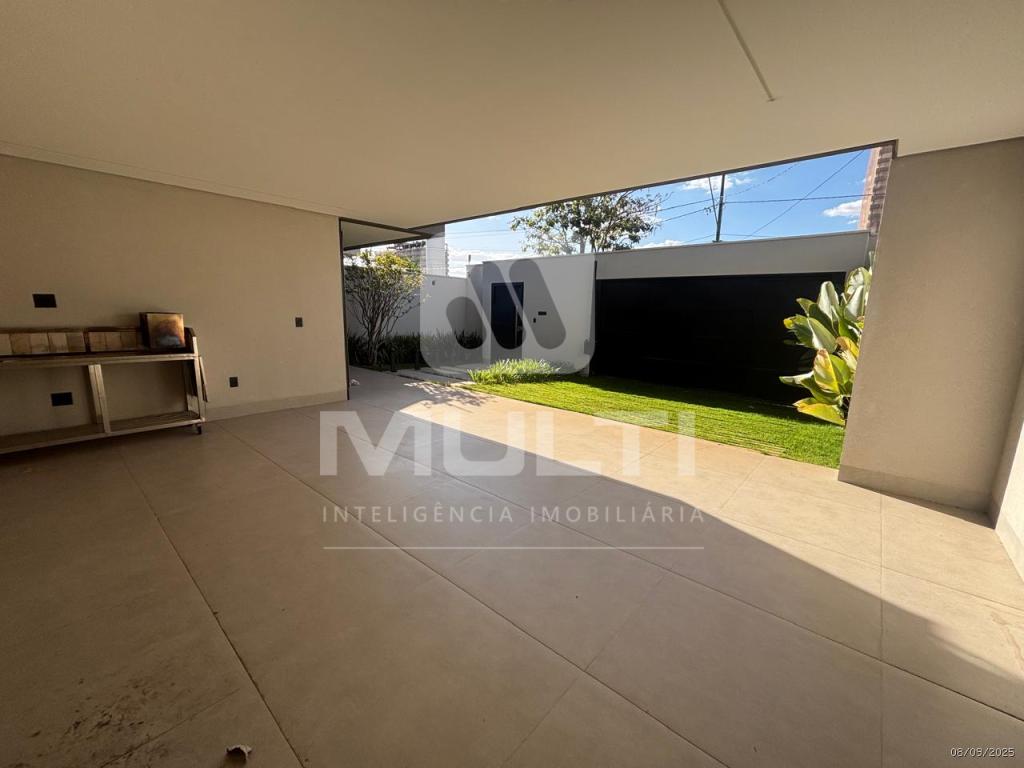 Casa à venda com 4 quartos, 363m² - Foto 2