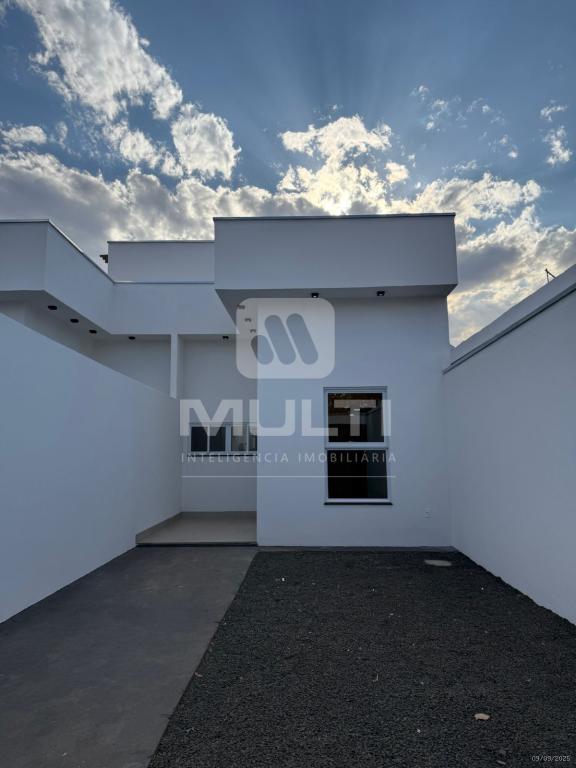 Casa à venda com 3 quartos, 85m² - Foto 1