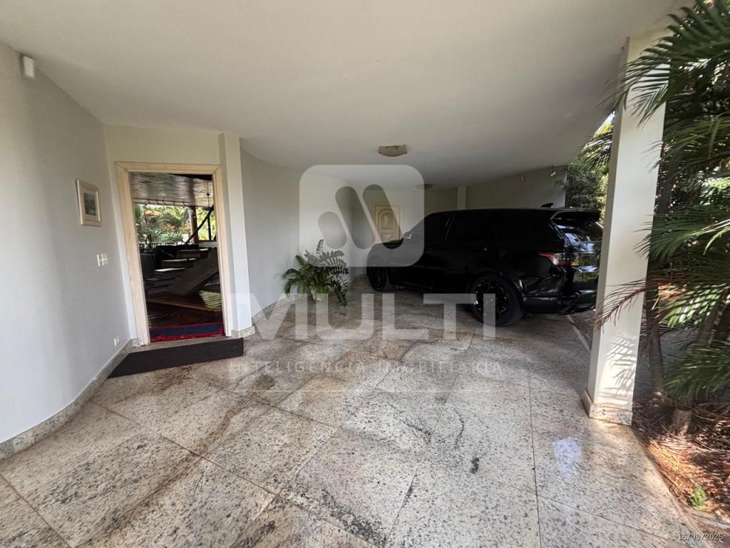 Casa à venda com 6 quartos, 600m² - Foto 2