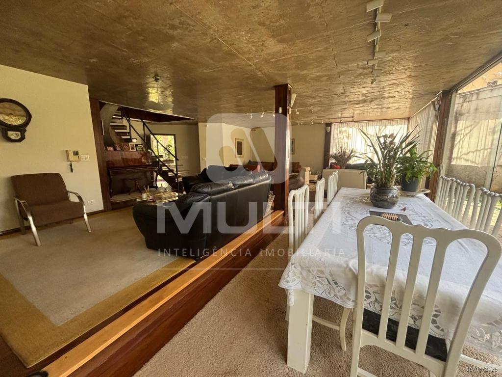 Casa à venda com 6 quartos, 600m² - Foto 9