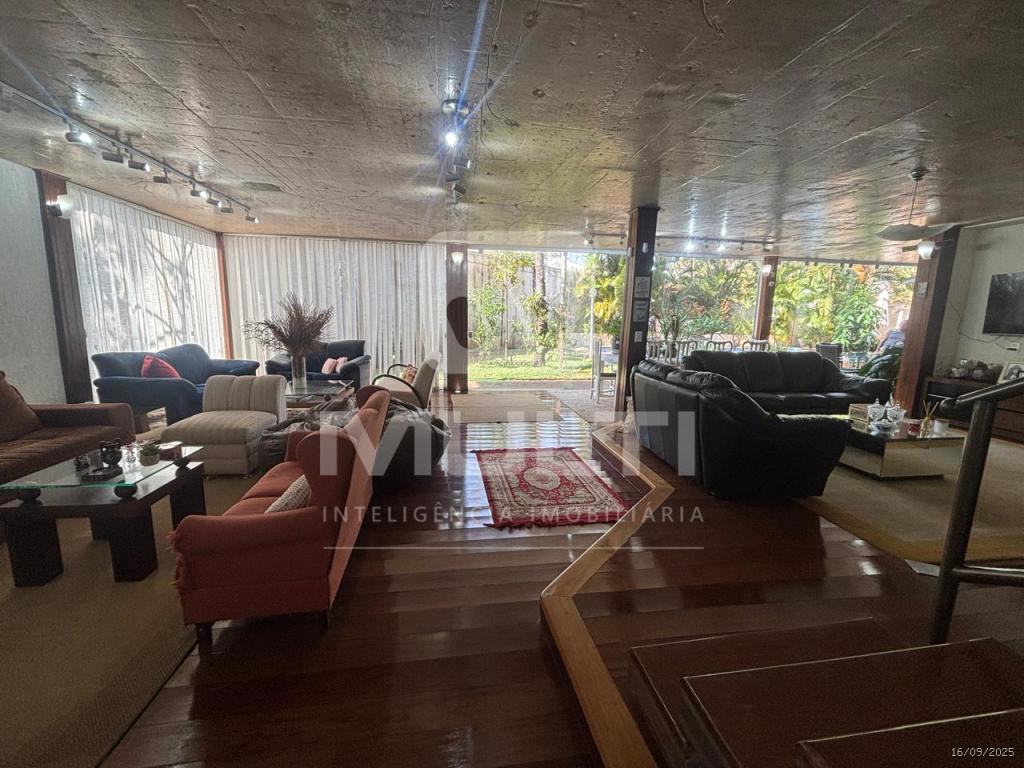 Casa à venda com 6 quartos, 600m² - Foto 11