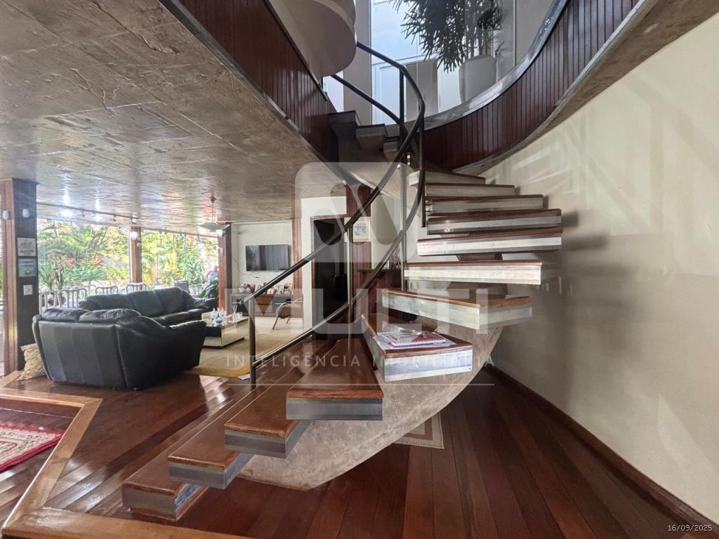 Casa à venda com 6 quartos, 600m² - Foto 12