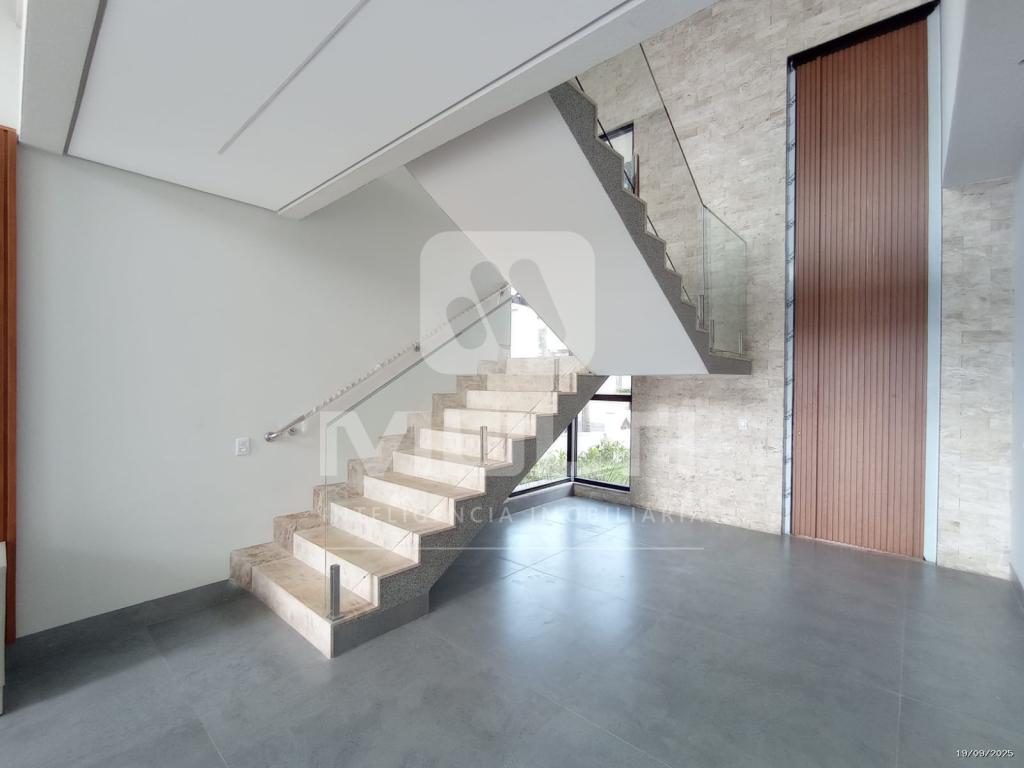Casa de Condomínio à venda com 3 quartos, 320m² - Foto 1