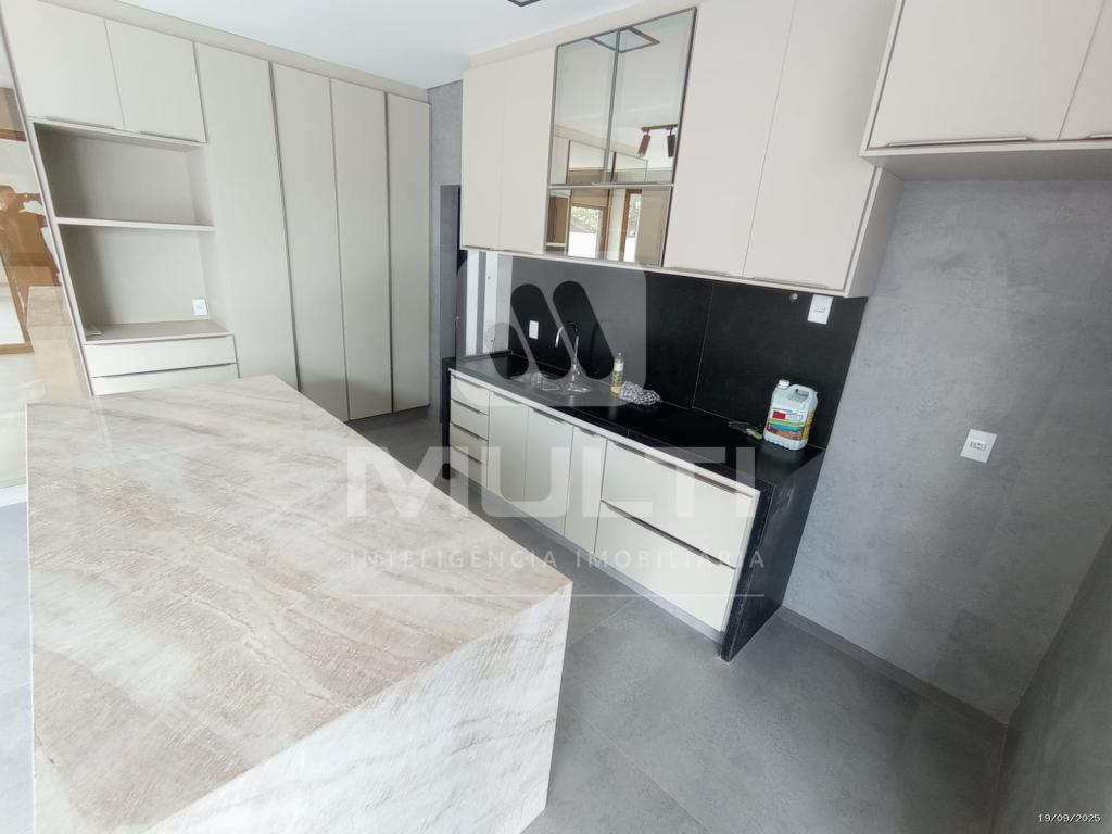 Casa de Condomínio à venda com 3 quartos, 320m² - Foto 2