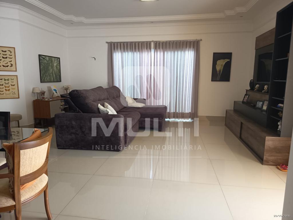 Casa, 3 quartos, 240 m² - Foto 1