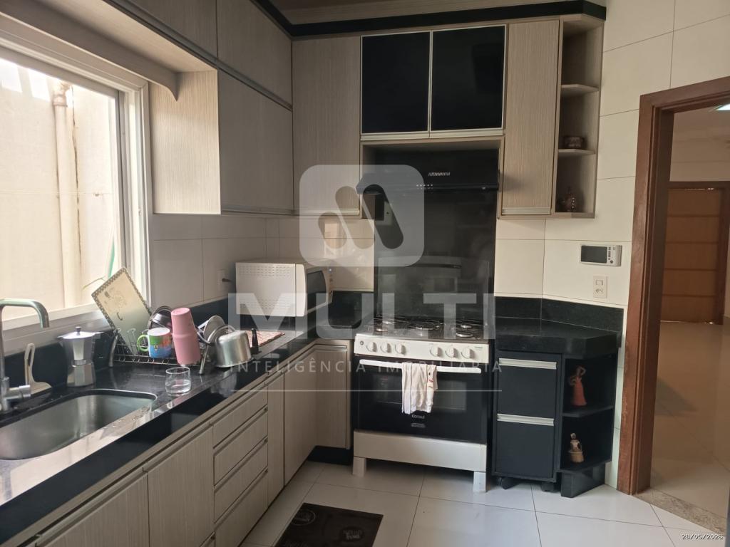 Casa, 3 quartos, 240 m² - Foto 3
