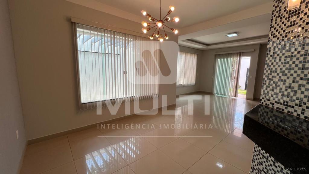Casa à venda com 3 quartos, 180m² - Foto 1