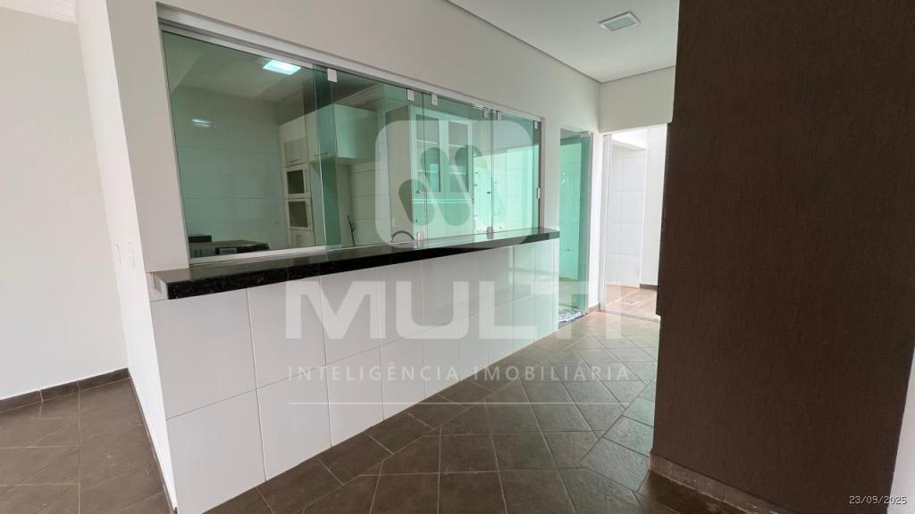 Casa à venda com 3 quartos, 180m² - Foto 8