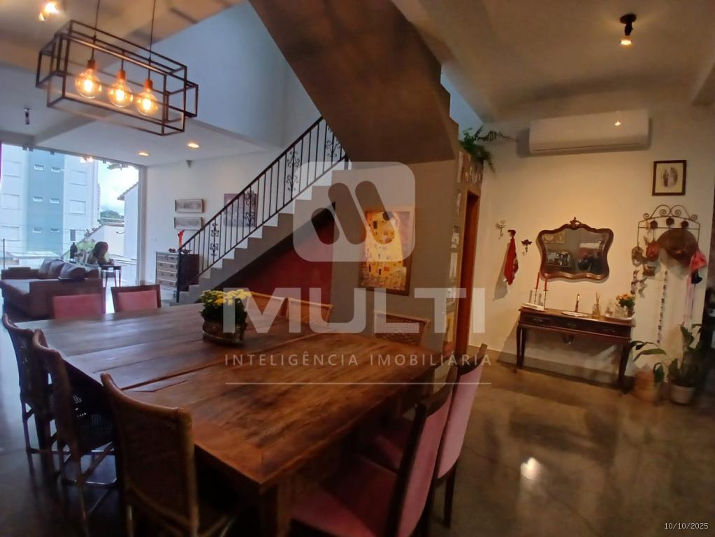 Casa, 4 quartos, 250 m² - Foto 13