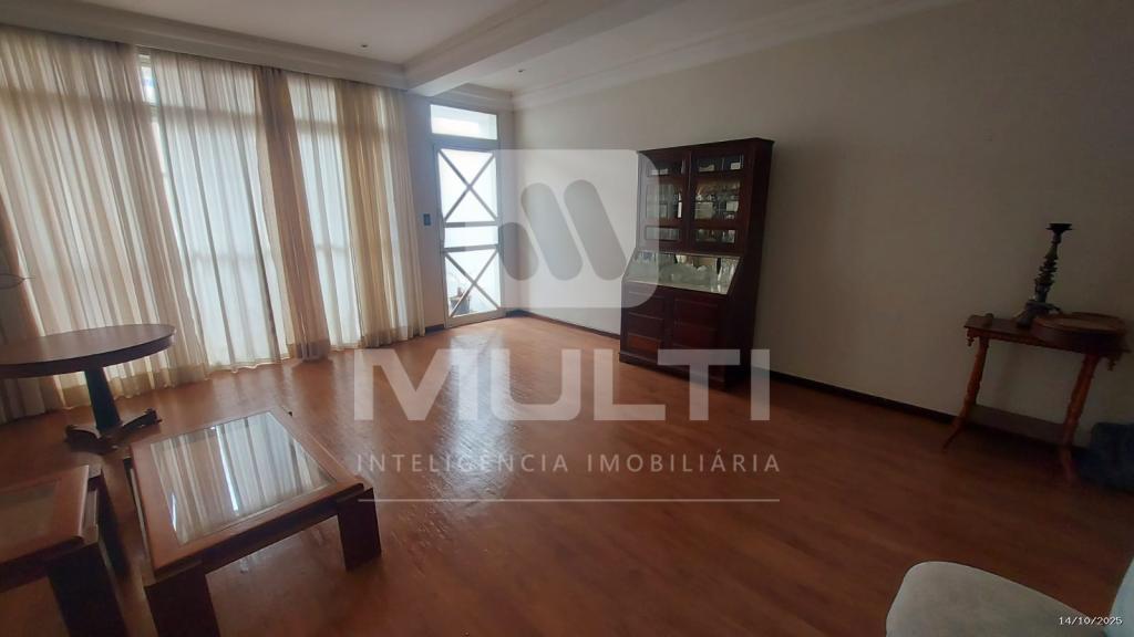 Casa, 3 quartos, 236 m² - Foto 1