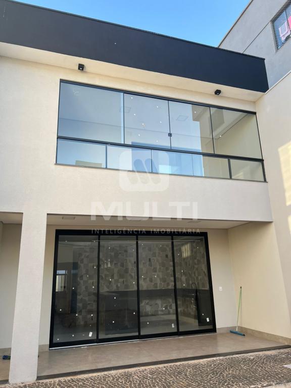 Casa, 3 quartos, 243 m² - Foto 1