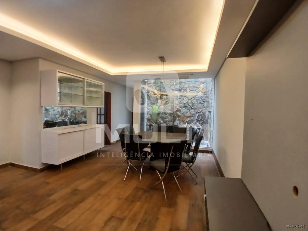 Casa, 3 quartos, 210 m² - Foto 1