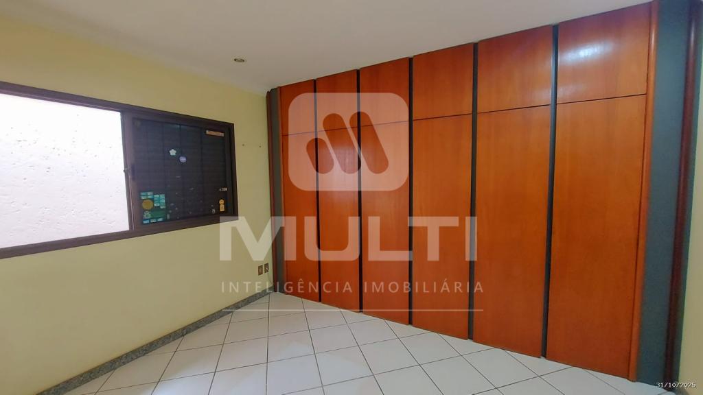 Casa, 3 quartos, 211 m² - Foto 2