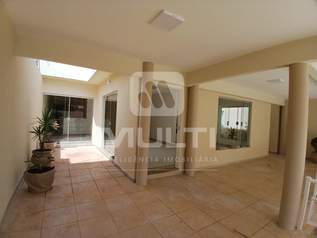 Casa, 3 quartos, 237 m² - Foto 1