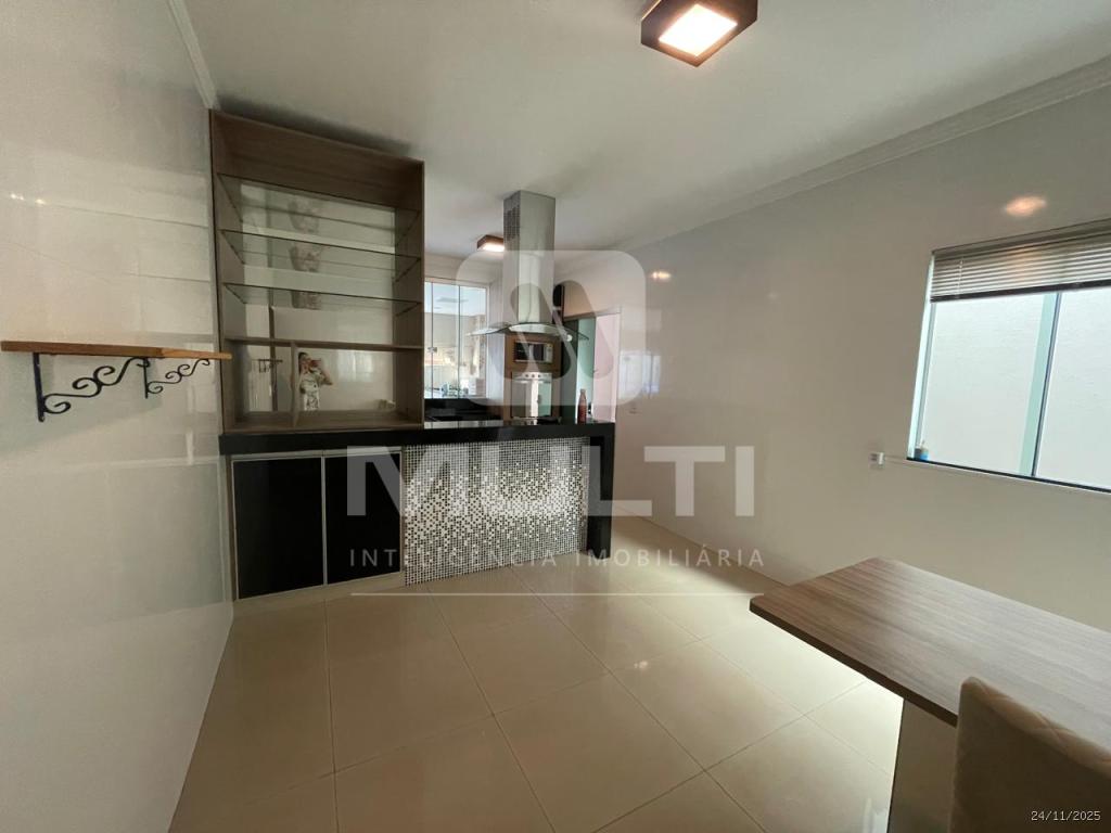 Casa, 3 quartos, 200 m² - Foto 1