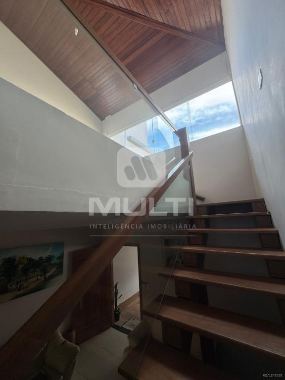 Casa, 5 quartos, 220 m² - Foto 2