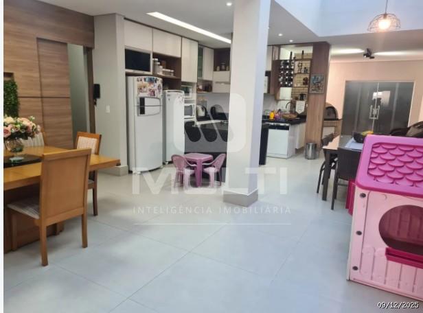 Casa, 4 quartos, 240 m² - Foto 4