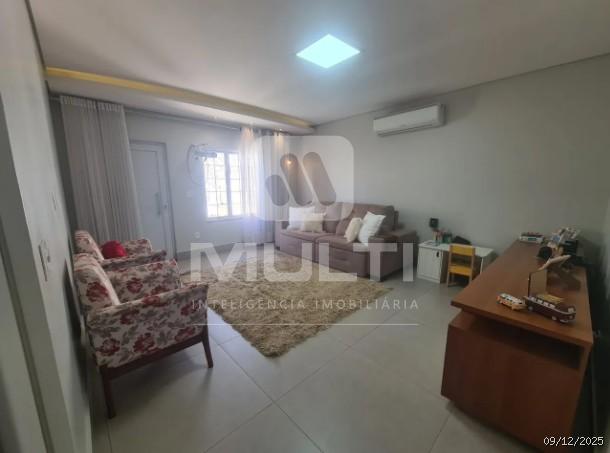 Casa, 4 quartos, 240 m² - Foto 13