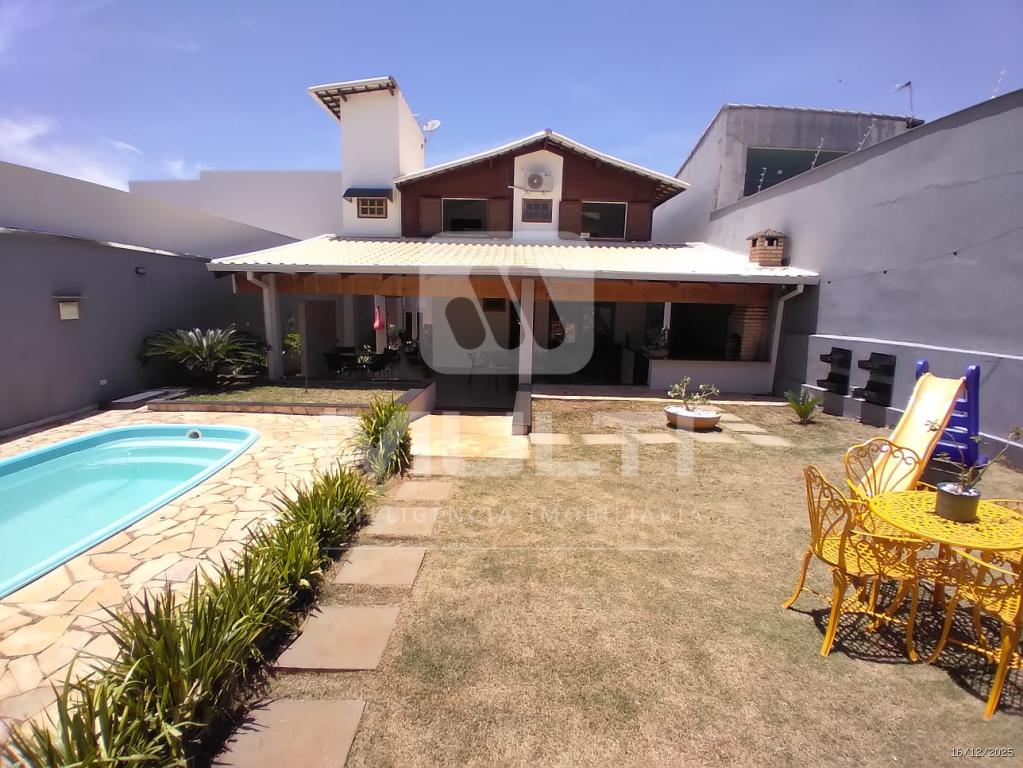 Casa, 4 quartos, 246 m² - Foto 1