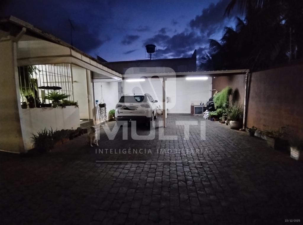 Casa, 3 quartos, 242 m² - Foto 1